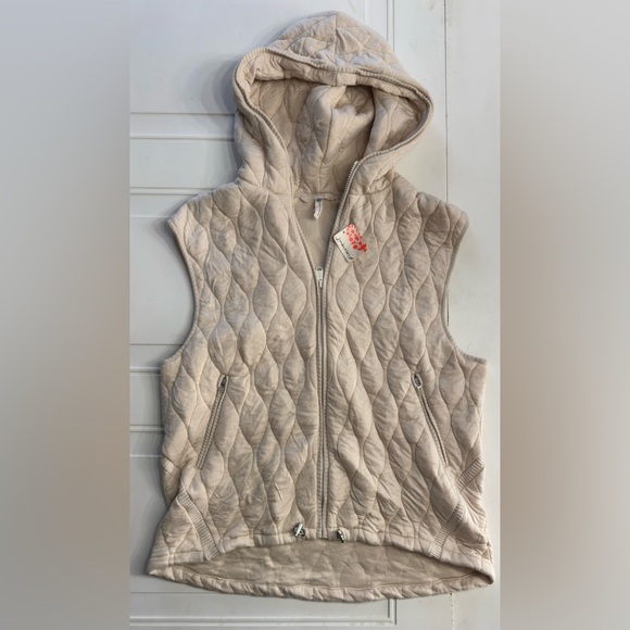 FP Movement by Free People Tops - FP Movement NWT Dream Big Sz S Cream Quilted Sleeveless Zip Up Hoodie Sweatshirt